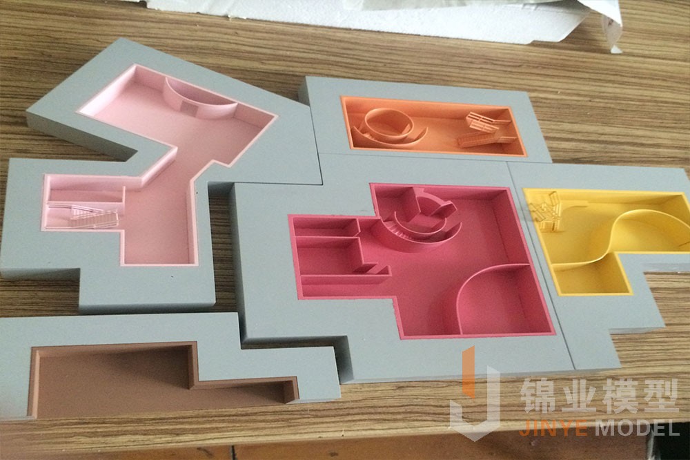 學生比業(yè)設計模型制作過程